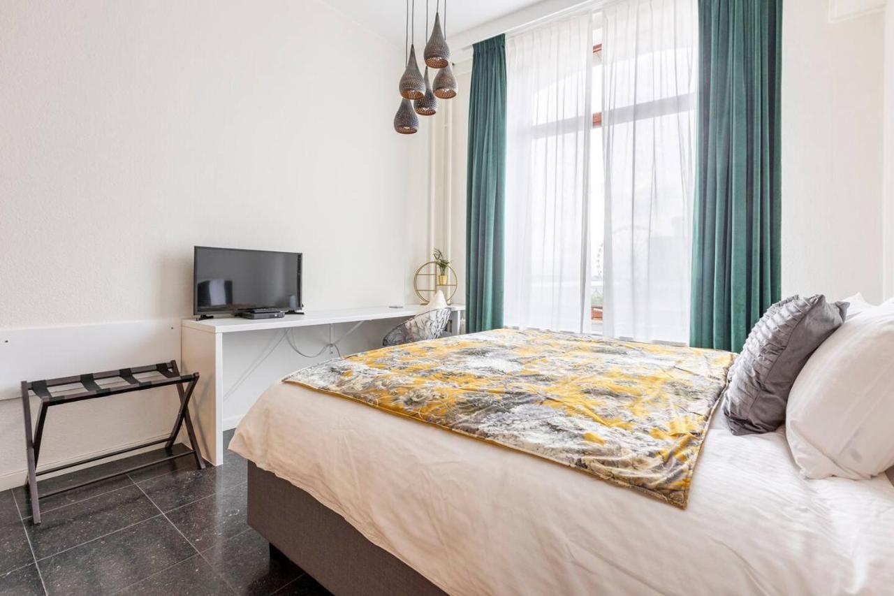 Riverview Studio In Historical Heart Of Антверпен Экстерьер фото